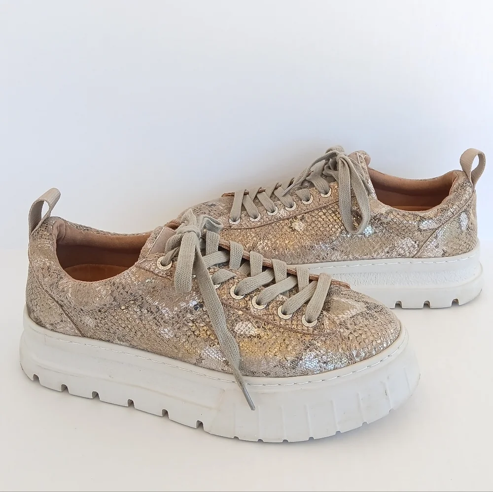 J Slides Roger Platform Leather Embossed Sneakers